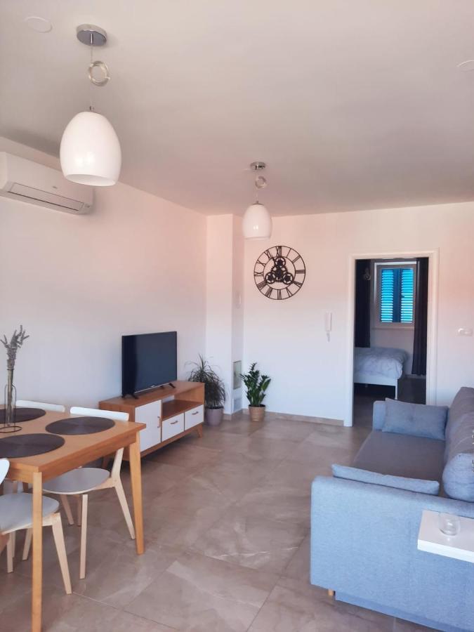 Apartman Pinja Lejlighed Cres Eksteriør billede